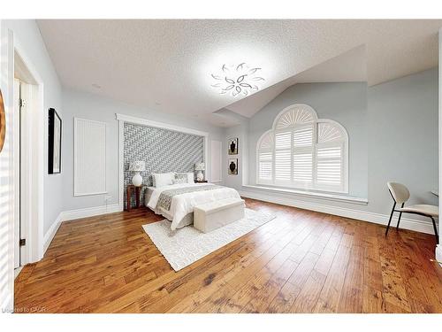 7 Riesling Court, Hamilton, ON - Indoor Photo Showing Bedroom