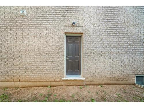 7 Riesling Court, Hamilton, ON - Outdoor