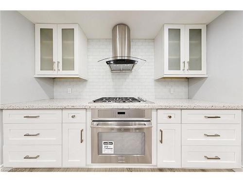 7 Riesling Court, Hamilton, ON - Indoor Photo Showing Kitchen With Upgraded Kitchen