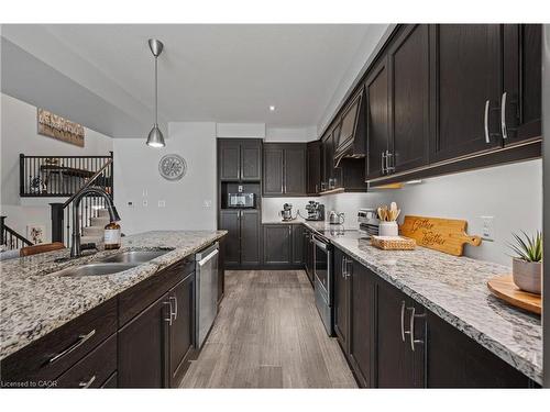21-271 Grey Silo Road, Waterloo, ON - Indoor Photo Showing Kitchen With Double Sink With Upgraded Kitchen