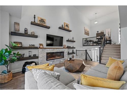 21-271 Grey Silo Road, Waterloo, ON - Indoor Photo Showing Living Room With Fireplace