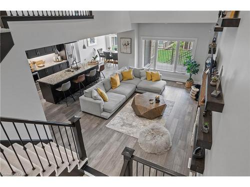 21-271 Grey Silo Road, Waterloo, ON - Indoor Photo Showing Living Room