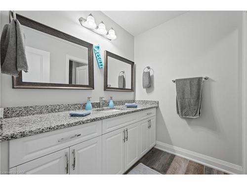 21-271 Grey Silo Road, Waterloo, ON - Indoor Photo Showing Bathroom