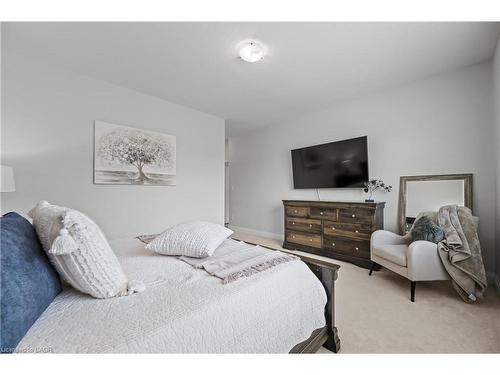 21-271 Grey Silo Road, Waterloo, ON - Indoor Photo Showing Bedroom
