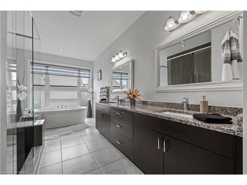 21-271 Grey Silo Road, Waterloo, ON - Indoor Photo Showing Bathroom