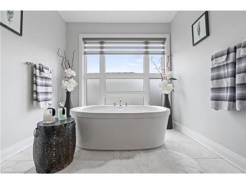 21-271 Grey Silo Road, Waterloo, ON - Indoor Photo Showing Bathroom