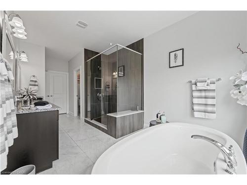 21-271 Grey Silo Road, Waterloo, ON - Indoor Photo Showing Bathroom