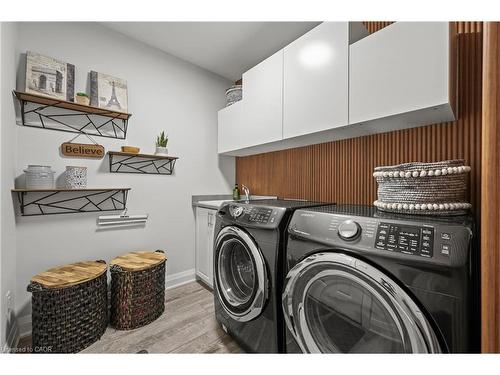 21-271 Grey Silo Road, Waterloo, ON - Indoor Photo Showing Laundry Room