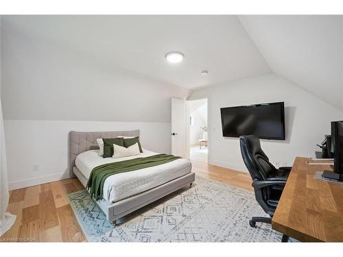 413 Huron Street, New Hamburg, ON - Indoor