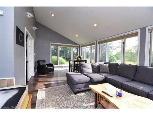 1284 Highway 54 Highway, Haldimand, ON - Indoor Photo Showing Living Room
