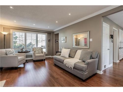 1858 Heather Hills Drive, Burlington, ON - Indoor Photo Showing Living Room