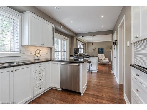 1858 Heather Hills Drive, Burlington, ON - Indoor Photo Showing Kitchen With Upgraded Kitchen
