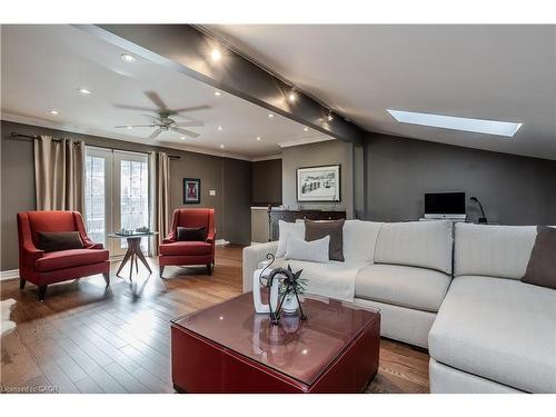 1858 Heather Hills Drive, Burlington, ON - Indoor Photo Showing Living Room