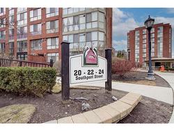 756-24 Southport Street  Toronto, ON M6S 4Z1