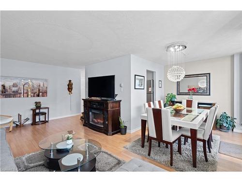 801-359 Geneva Street, St. Catharines, ON - Indoor Photo Showing Dining Room