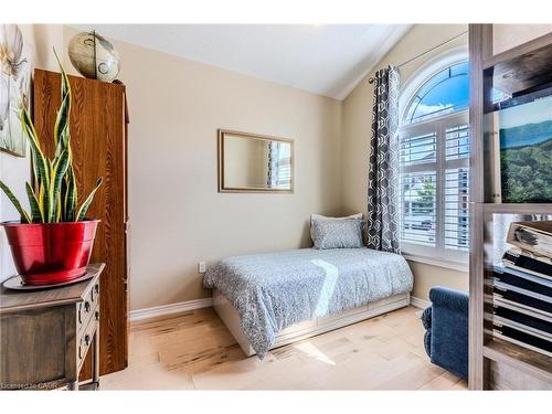 42 Cittadella Boulevard, Hamilton, ON - Indoor Photo Showing Bedroom