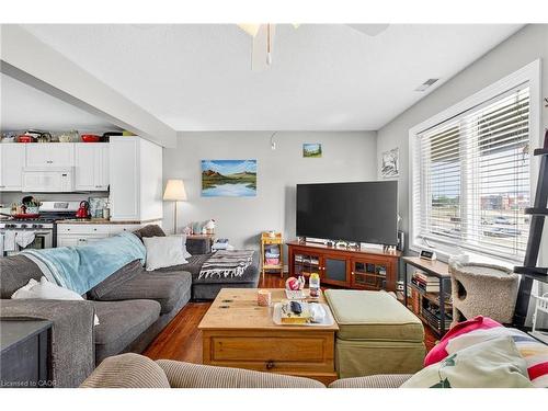 233 Garrison Road, Fort Erie, ON - Indoor Photo Showing Living Room