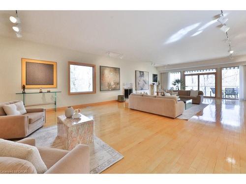 937 Whittier Crescent, Mississauga, ON - Indoor Photo Showing Living Room