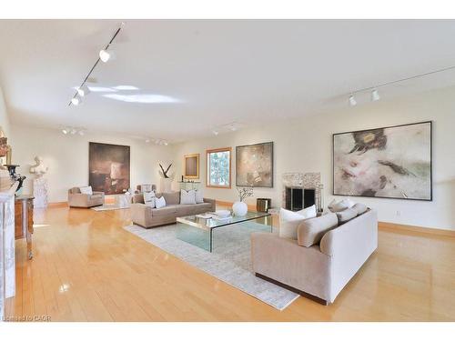 937 Whittier Crescent, Mississauga, ON - Indoor Photo Showing Living Room With Fireplace