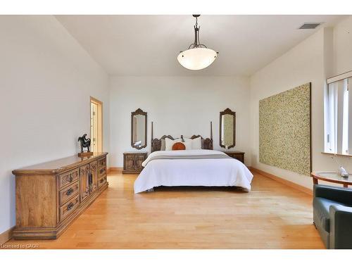 937 Whittier Crescent, Mississauga, ON - Indoor Photo Showing Bedroom