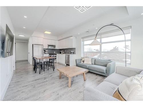 414-15 Prince Albert Boulevard, Kitchener, ON - Indoor Photo Showing Living Room