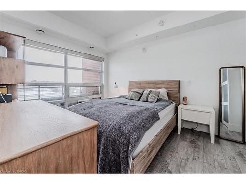 414-15 Prince Albert Boulevard, Kitchener, ON - Indoor Photo Showing Bedroom