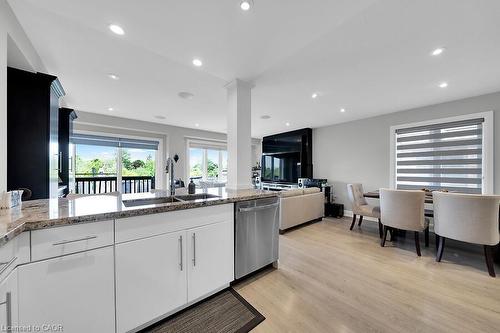 123 Westbank Trail, Stoney Creek, ON - Indoor Photo Showing Kitchen