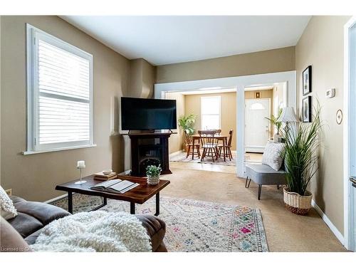 70 Poulette Street, Hamilton, ON - Indoor Photo Showing Living Room