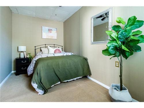 70 Poulette Street, Hamilton, ON - Indoor Photo Showing Bedroom