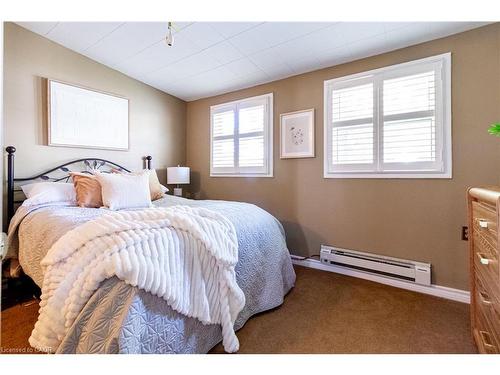 70 Poulette Street, Hamilton, ON - Indoor Photo Showing Bedroom
