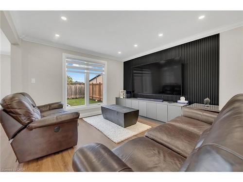 125 Valera Drive, Hamilton, ON - Indoor Photo Showing Living Room