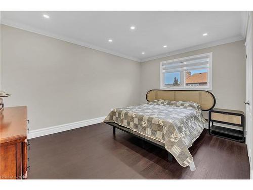 125 Valera Drive, Hamilton, ON - Indoor Photo Showing Bedroom