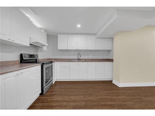 125 Valera Drive, Hamilton, ON - Indoor Photo Showing Kitchen