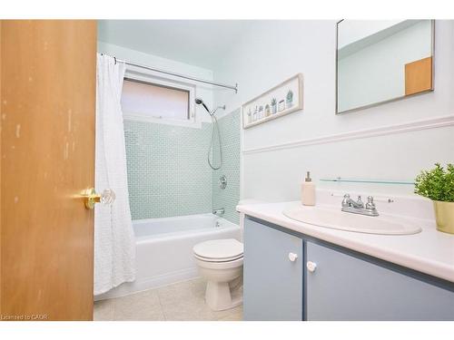 19 Secord Drive, Hamilton, ON - Indoor Photo Showing Bathroom