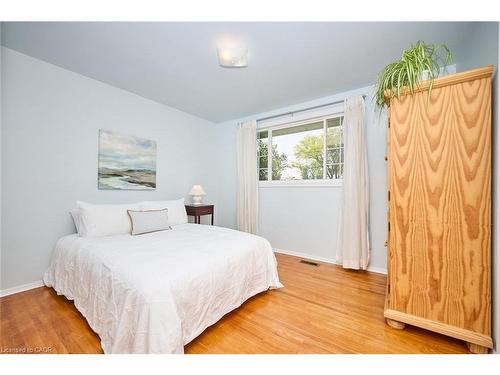 19 Secord Drive, Hamilton, ON - Indoor Photo Showing Bedroom