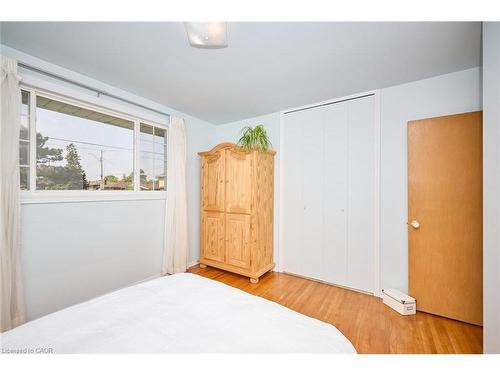 19 Secord Drive, Hamilton, ON - Indoor Photo Showing Bedroom