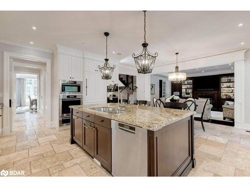 1237 Donlea Crescent, Oakville, ON - Indoor Photo Showing Kitchen With Double Sink With Upgraded Kitchen