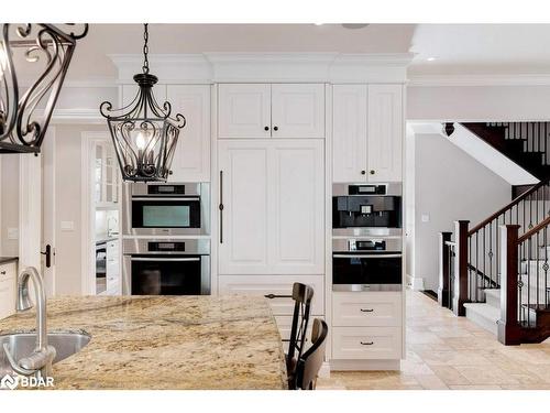 1237 Donlea Crescent, Oakville, ON - Indoor Photo Showing Kitchen