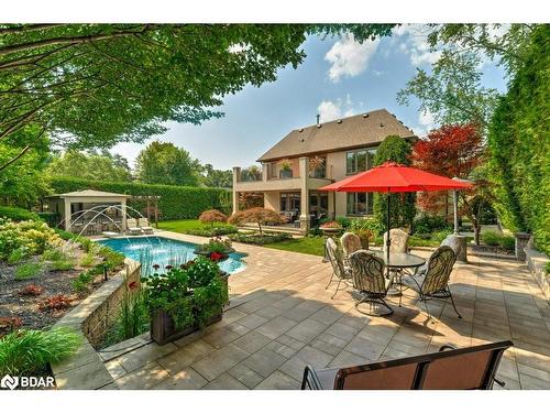 1237 Donlea Crescent, Oakville, ON - Outdoor With In Ground Pool With Backyard