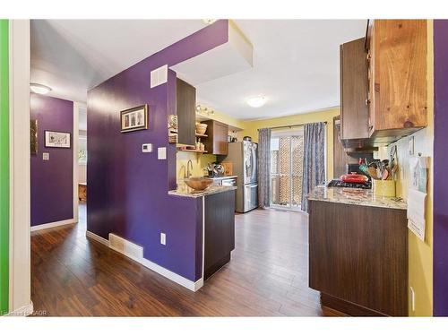 31 Saxony Circle, Cambridge, ON - Indoor Photo Showing Kitchen