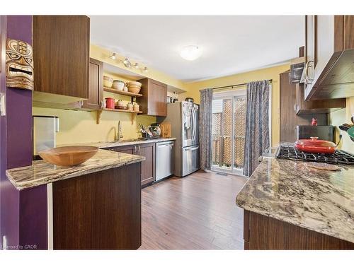 31 Saxony Circle, Cambridge, ON - Indoor Photo Showing Kitchen
