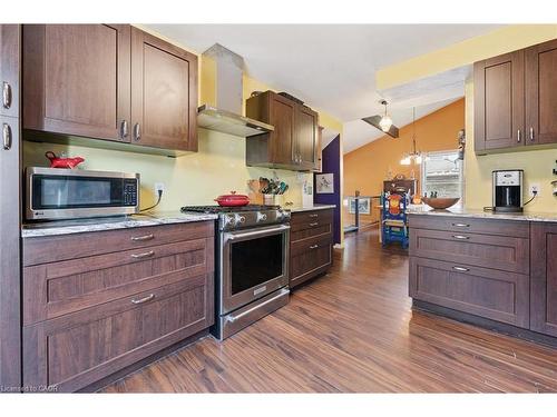 31 Saxony Circle, Cambridge, ON - Indoor Photo Showing Kitchen
