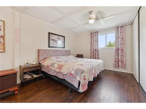31 Saxony Circle, Cambridge, ON - Indoor Photo Showing Bedroom