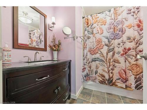 31 Saxony Circle, Cambridge, ON - Indoor Photo Showing Bathroom