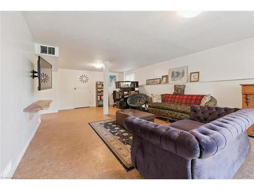 31 Saxony Circle, Cambridge, ON - Indoor Photo Showing Living Room
