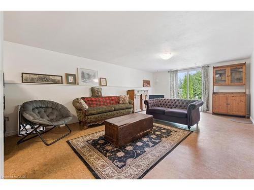 31 Saxony Circle, Cambridge, ON - Indoor Photo Showing Living Room