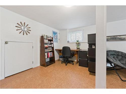 31 Saxony Circle, Cambridge, ON - Indoor Photo Showing Office