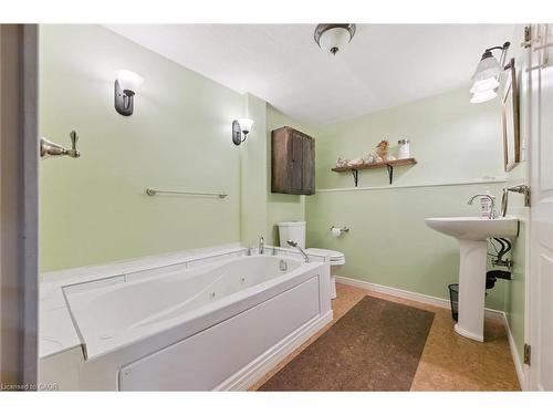 31 Saxony Circle, Cambridge, ON - Indoor Photo Showing Bathroom