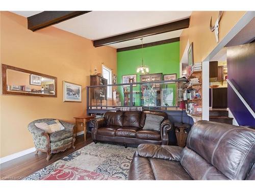 31 Saxony Circle, Cambridge, ON - Indoor Photo Showing Living Room