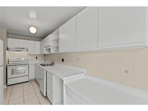 82-2205 South Millway, Mississauga, ON - Indoor Photo Showing Kitchen With Double Sink